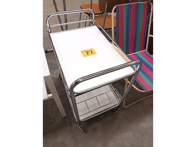 Lot 22 - serveerkar wit met chromé - afbeelding 1 van  1