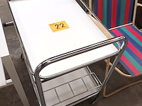 Lot 22 - serveerkar wit met chromé