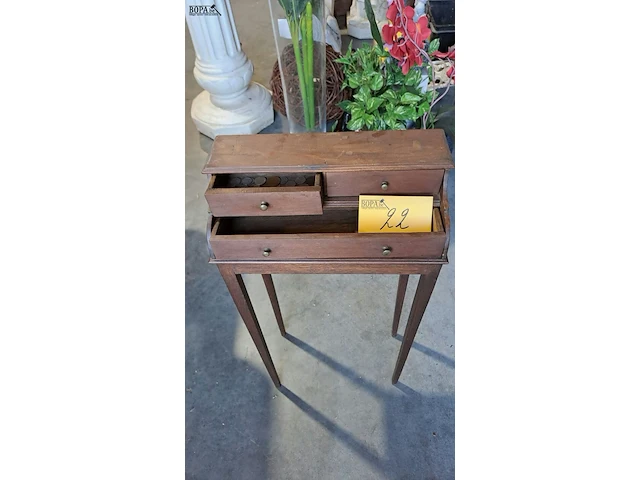 Lot 22 - smal antieken houten bijzettafeltje/mini-secretaire met lade - afbeelding 2 van  4