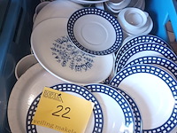 Lot 22 - vintage borden