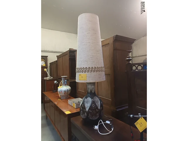 Lot 22 - vintage lamp - afbeelding 1 van  5