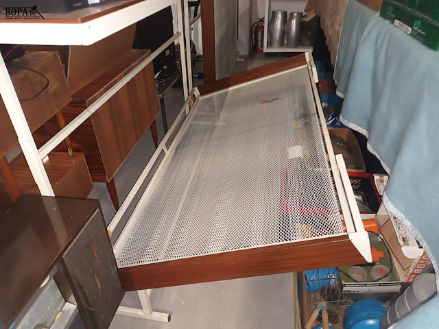 Lot 22 - vintage uitklapbaar bed - afbeelding 2 van  3