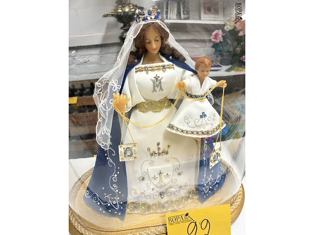 Lot 22 - vintage wassen mariabeeld onder glazen stolp - afbeelding 2 van  3