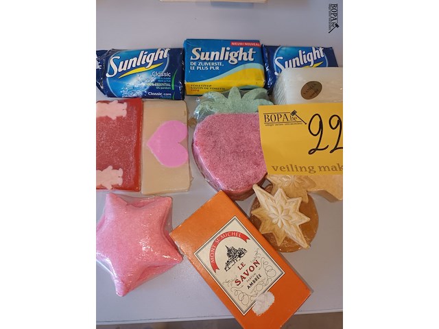 Lot 22 - vintage zeepjes. 13 stuks - afbeelding 1 van  4