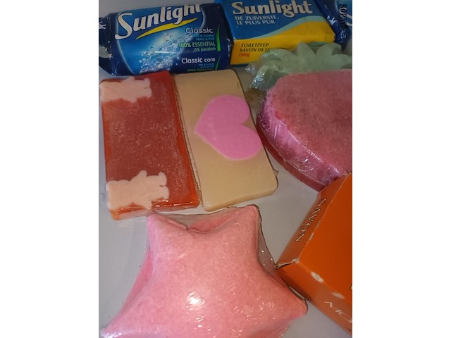 Lot 22 - vintage zeepjes. 13 stuks - afbeelding 2 van  4