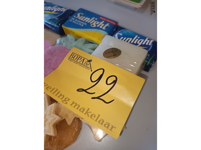 Lot 22 - vintage zeepjes. 13 stuks - afbeelding 4 van  4