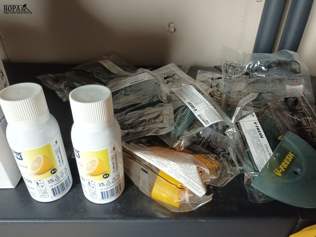 Lot 22 - zepen, handdoekpapier, luchtverfrisser - afbeelding 3 van  5