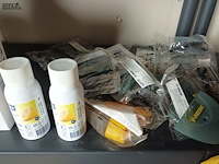 Lot 22 - zepen, handdoekpapier, luchtverfrisser - afbeelding 3 van  5