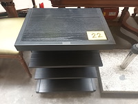 Lot 22 - zwart rek op wielen