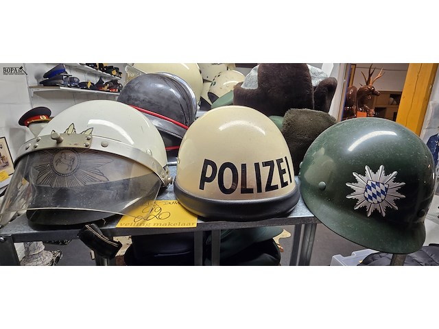 Lot 220 - duitsland 3 helmen - afbeelding 1 van  4