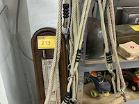 Lot 220 - houten schommel + trapeze