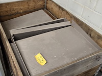 Lot 220 - metalen legborden ong 18 stuks - afbeelding 1 van  3