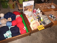 Lot 220 - naaigerei - afbeelding 1 van  4