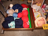 Lot 220 - naaigerei - afbeelding 2 van  4