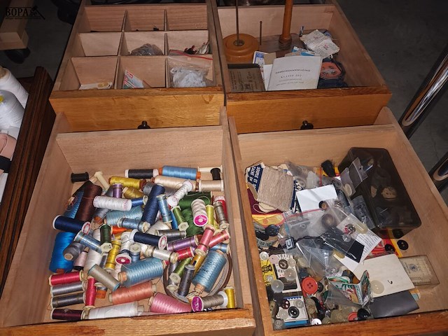 Lot 220 - naaigerei - afbeelding 4 van  4