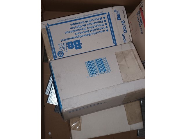 Lot 220 - nietjes - afbeelding 3 van  5