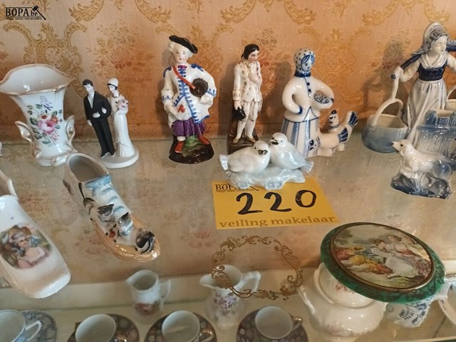 Lot 220 - porselein beeldjes en decoratie. 18 stuks - afbeelding 3 van  6