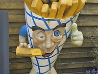 Lot 220 - reclame frietzak in kunststof - afbeelding 1 van  3