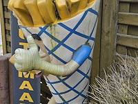 Lot 220 - reclame frietzak in kunststof - afbeelding 3 van  3
