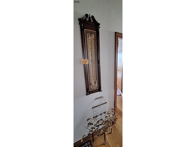 Lot 220 - thermometer en muurdecoratie - afbeelding 1 van  1