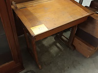 Lot 220 - vintage houten lessenaar - afbeelding 1 van  5