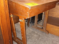 Lot 220 - vintage houten lessenaar - afbeelding 2 van  5