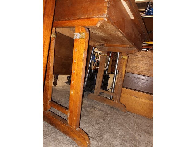 Lot 220 - vintage houten lessenaar - afbeelding 3 van  5