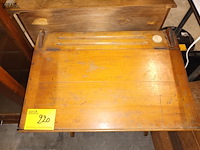Lot 220 - vintage houten lessenaar - afbeelding 4 van  5