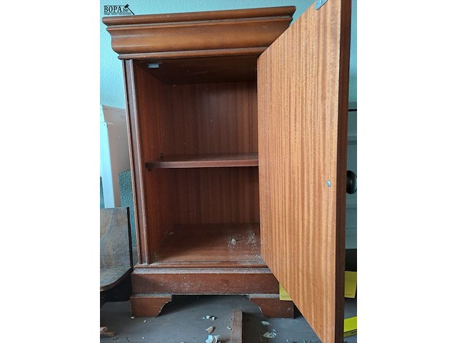 Lot 221 - antiek nachtkastje in kersenhout - strakke elegante uitstral - afbeelding 2 van  3
