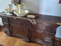 Lot 221 - antieke houten lage kast - afbeelding 1 van  3