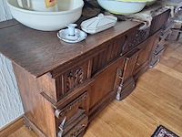 Lot 221 - antieke houten lage kast - afbeelding 2 van  3