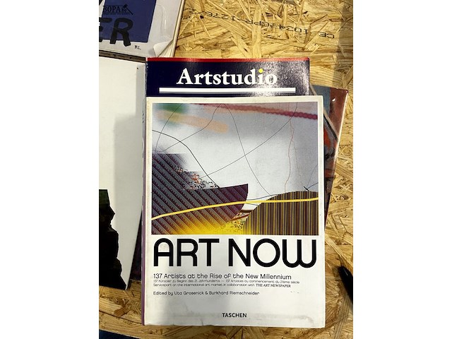 Lot 221 - art now artstudio 2 boeken - afbeelding 1 van  8