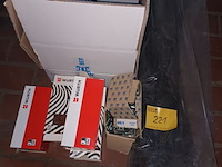 Lot 221 - bevestigingsmateriaal - afbeelding 1 van  5