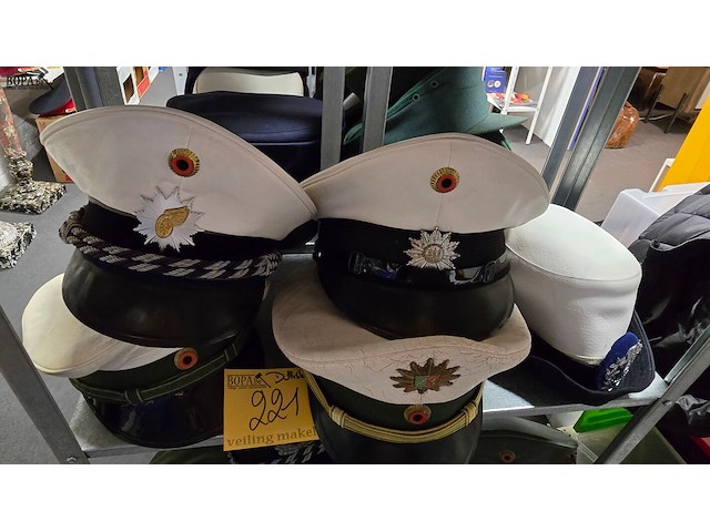 Lot 221 - duitsland 4 kepies + 1 vrouwelijke - afbeelding 1 van  4