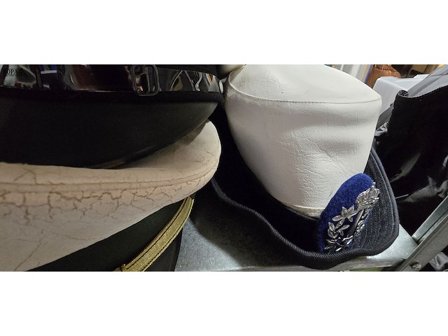 Lot 221 - duitsland 4 kepies + 1 vrouwelijke - afbeelding 4 van  4