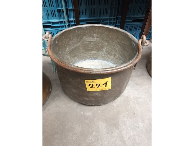Lot 221 - koperen ketel - afbeelding 1 van  3