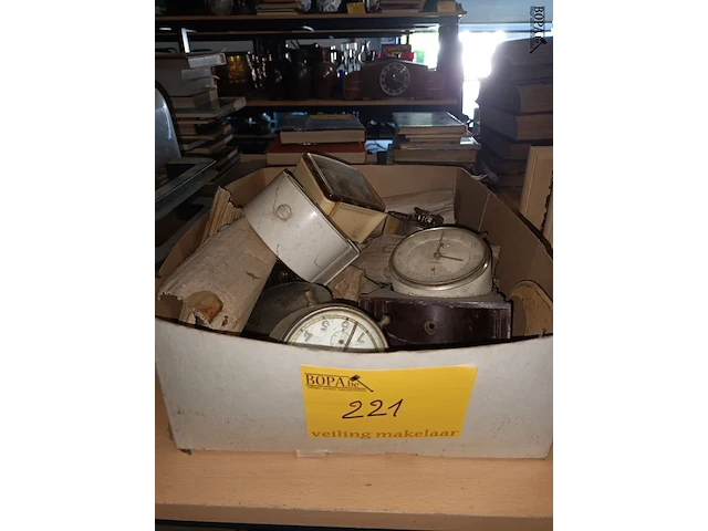 Lot 221 - lot wekkers en onderdelen - afbeelding 5 van  5