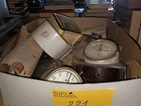 Lot 221 - lot wekkers en onderdelen - afbeelding 5 van  5