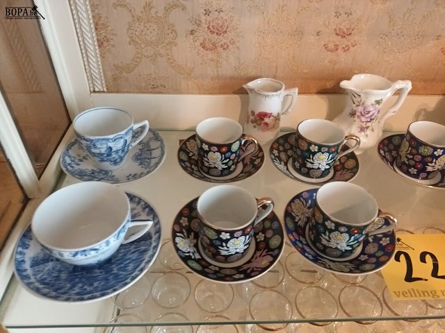 Lot 221 - porselein servies. 26 stuks - afbeelding 2 van  5