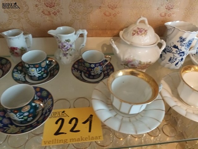 Lot 221 - porselein servies. 26 stuks - afbeelding 3 van  5