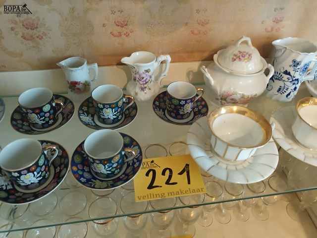 Lot 221 - porselein servies. 26 stuks - afbeelding 5 van  5