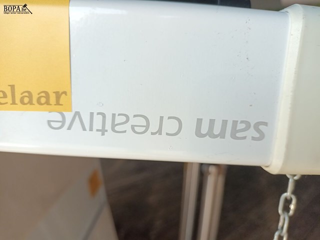 Lot 221 - projector scherm - afbeelding 2 van  3