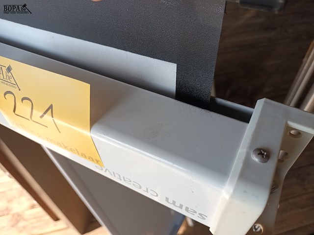 Lot 221 - projector scherm - afbeelding 3 van  3