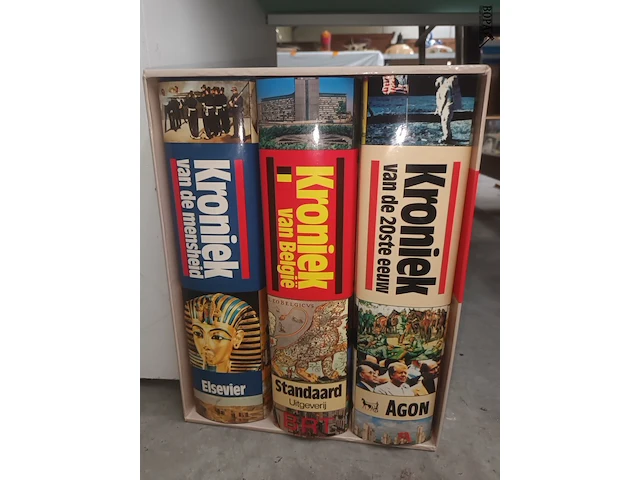 Lot 221 - set van 3 boeken kronieken - afbeelding 2 van  3