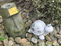 Lot 221 - tuinbeelden. 2 stuks - afbeelding 1 van  3