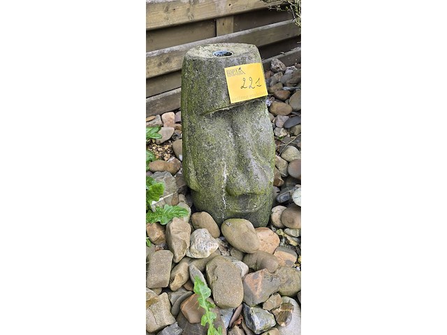 Lot 221 - tuinbeelden. 2 stuks - afbeelding 2 van  3