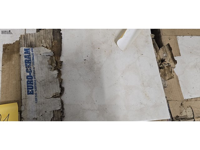 Lot 221 - vloertegels keramiek ong 24m² - afbeelding 3 van  4