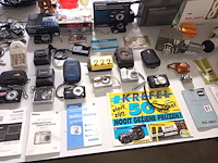 Lot 222 - fototoestellen en filmcamera’s. 15 stuks - afbeelding 1 van  7