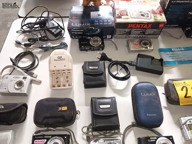 Lot 222 - fototoestellen en filmcamera’s. 15 stuks - afbeelding 6 van  7