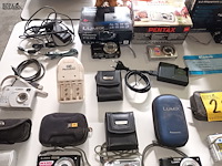 Lot 222 - fototoestellen en filmcamera’s. 15 stuks - afbeelding 6 van  7